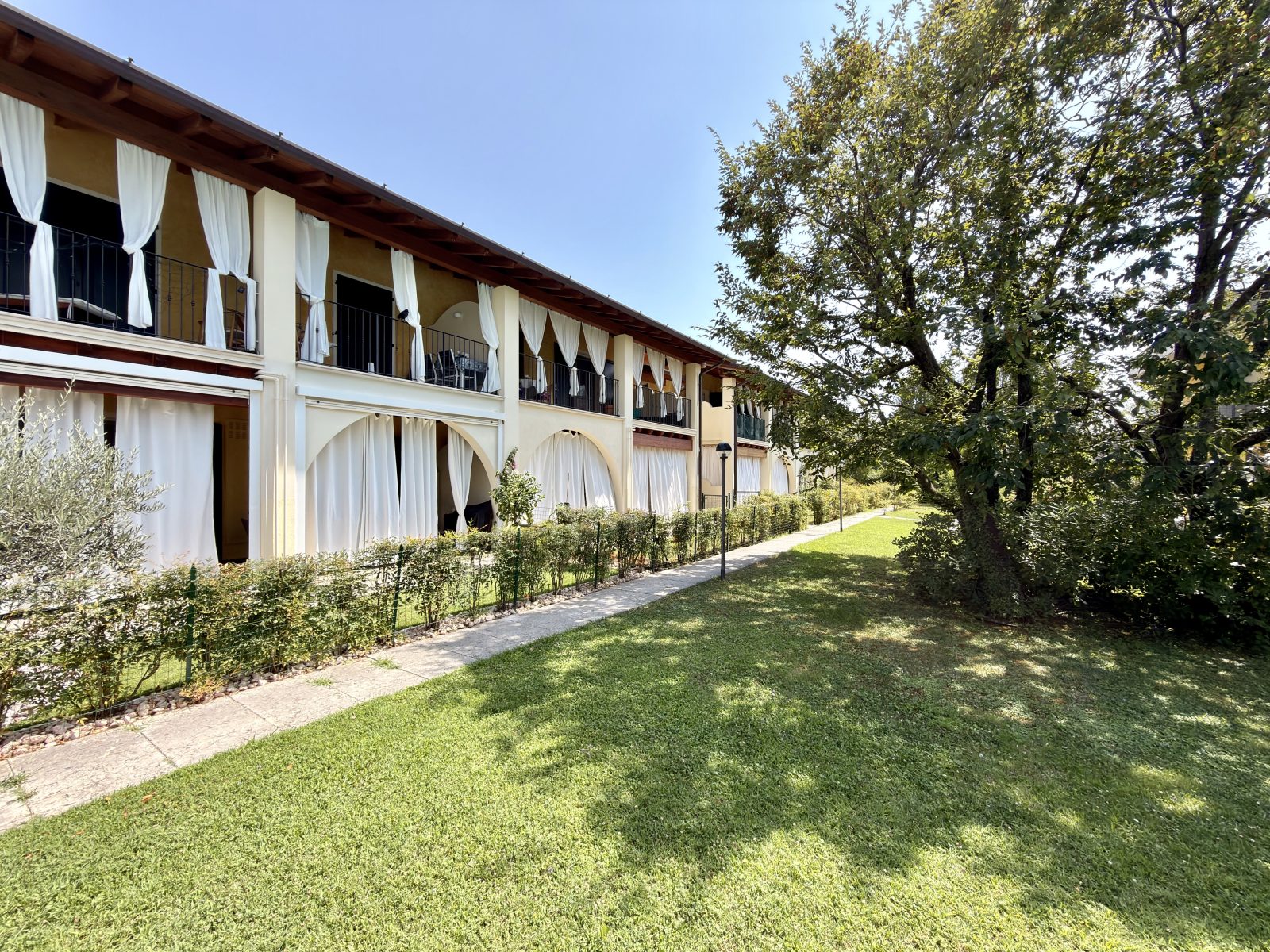 Spazioso Trilocale al piano Terra in Residence con piscina - Manerba del Garda